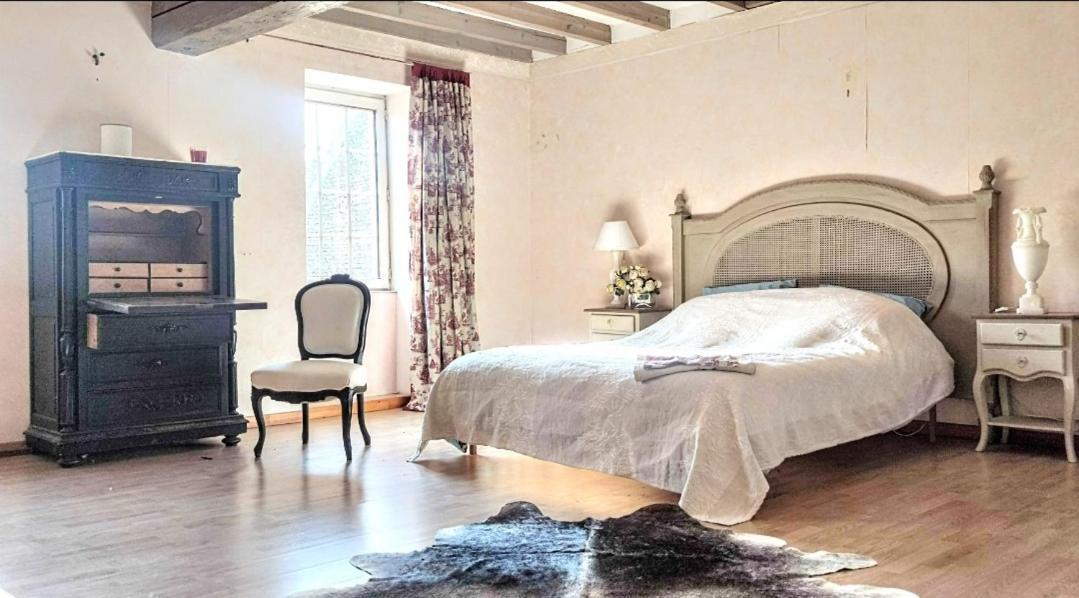 La Maison Bleue Varzy Luaran gambar
