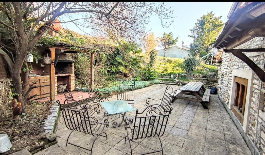 La Maison Bleue Varzy Luaran gambar